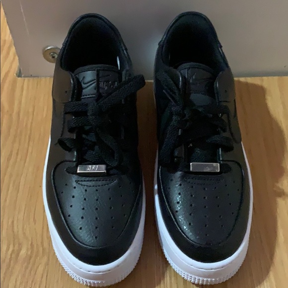 Air force 1 - Picture 1 of 2